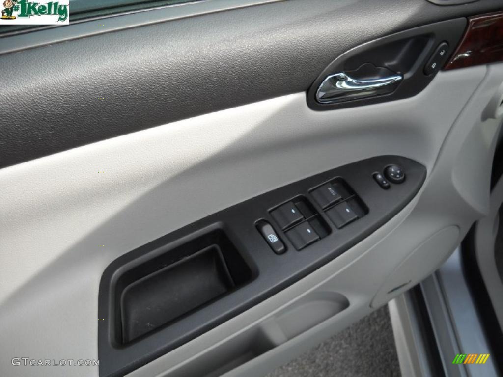 2010 Impala LT - Silver Ice Metallic / Gray photo #16