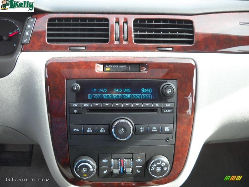 2010 Impala LT - Silver Ice Metallic / Gray photo #17