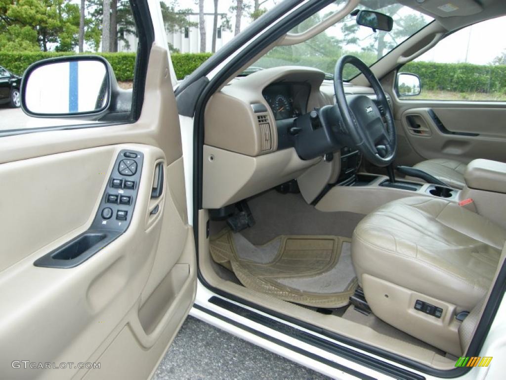 2004 Grand Cherokee Laredo - Stone White / Sandstone photo #13