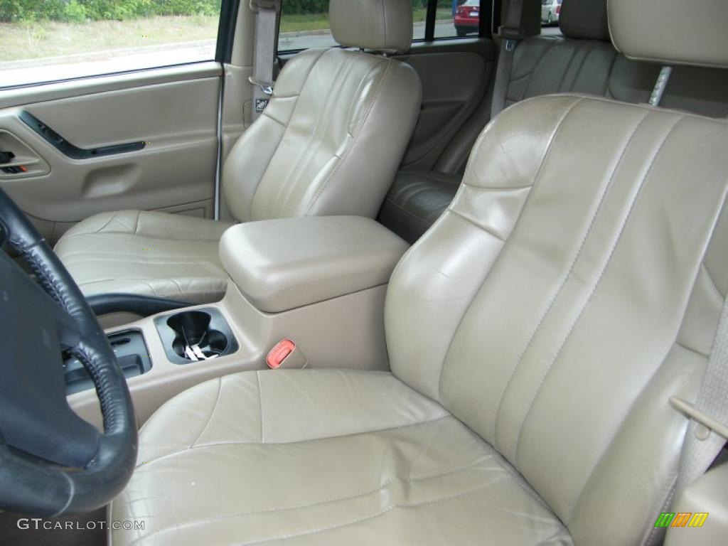 2004 Grand Cherokee Laredo - Stone White / Sandstone photo #14
