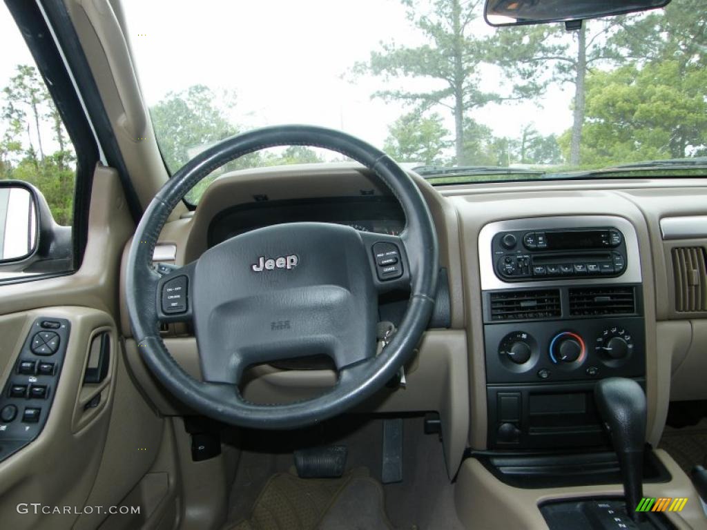 2004 Grand Cherokee Laredo - Stone White / Sandstone photo #17