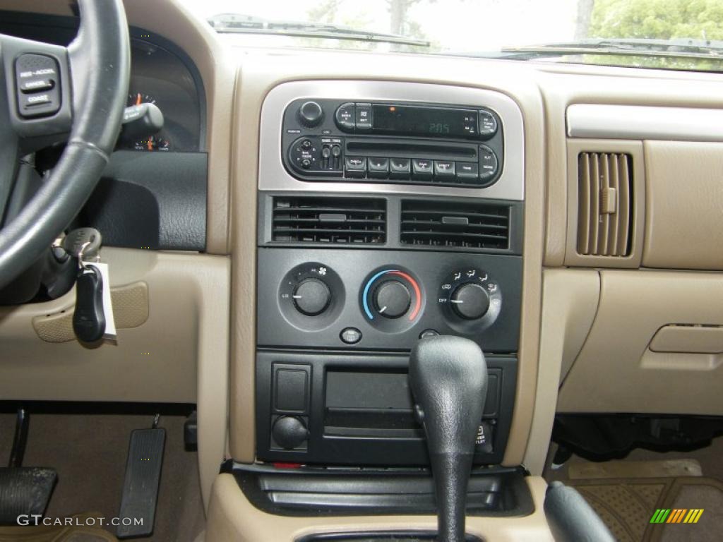 2004 Grand Cherokee Laredo - Stone White / Sandstone photo #19