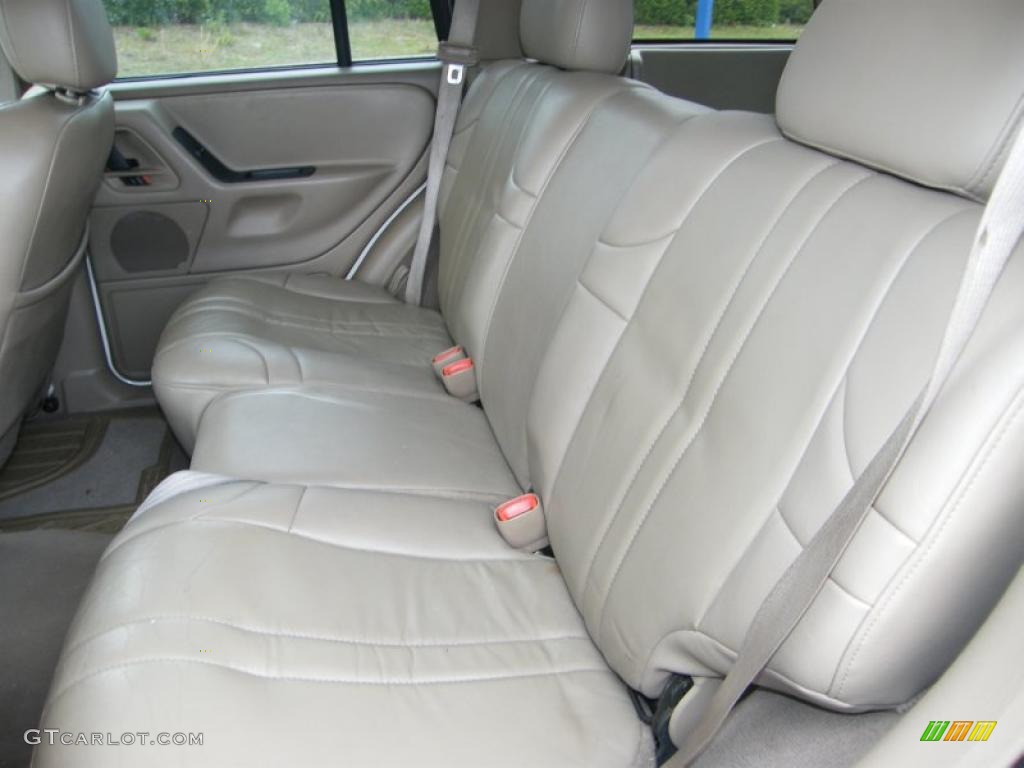 2004 Grand Cherokee Laredo - Stone White / Sandstone photo #20