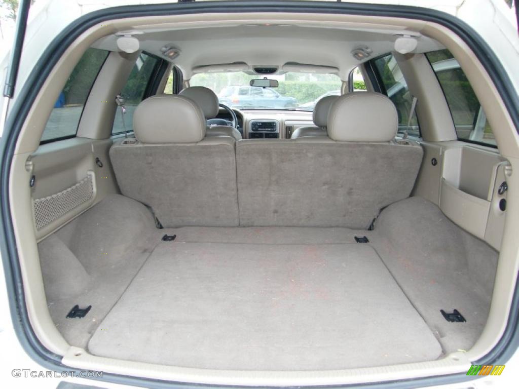 2004 Grand Cherokee Laredo - Stone White / Sandstone photo #22