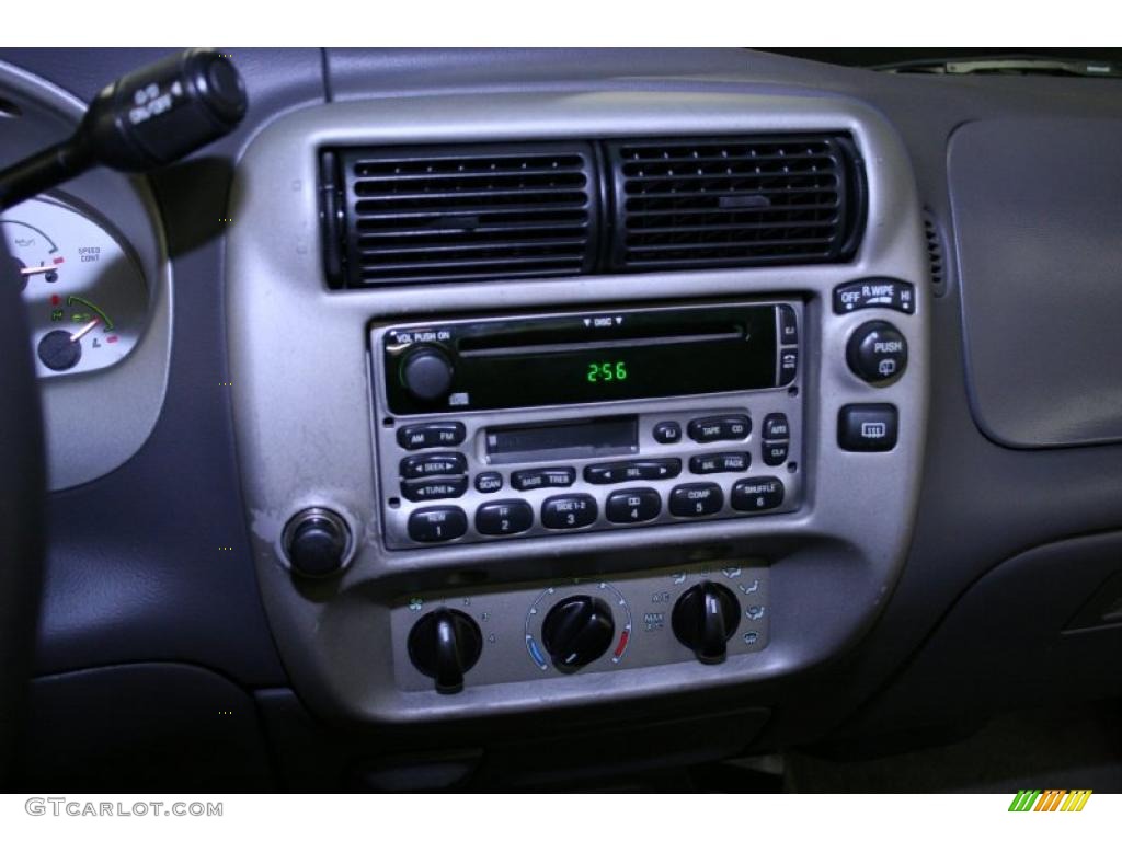 2002 Explorer Sport - Black Clearcoat / Graphite photo #31