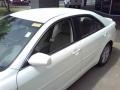 Super White - Camry LE Photo No. 21