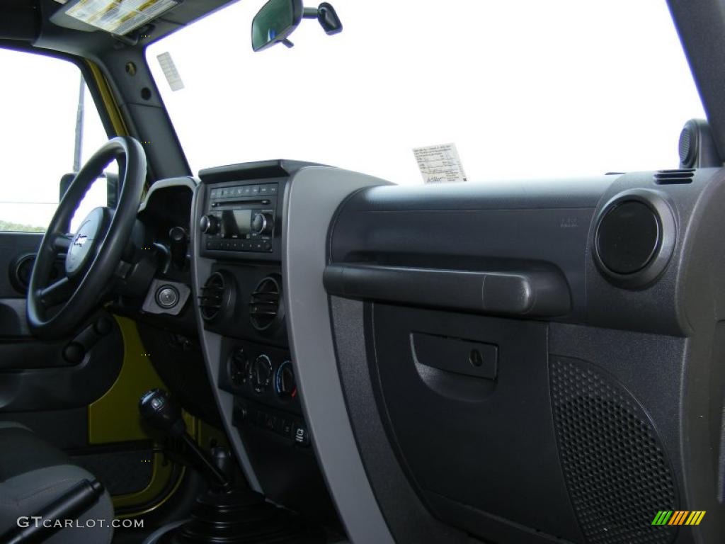 2007 Wrangler X 4x4 - Rescue Green Metallic / Dark Slate Gray/Medium Slate Gray photo #17