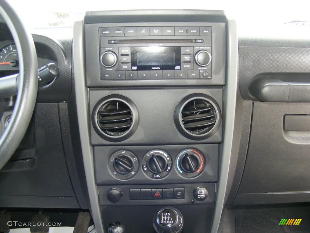 2007 Wrangler X 4x4 - Rescue Green Metallic / Dark Slate Gray/Medium Slate Gray photo #24