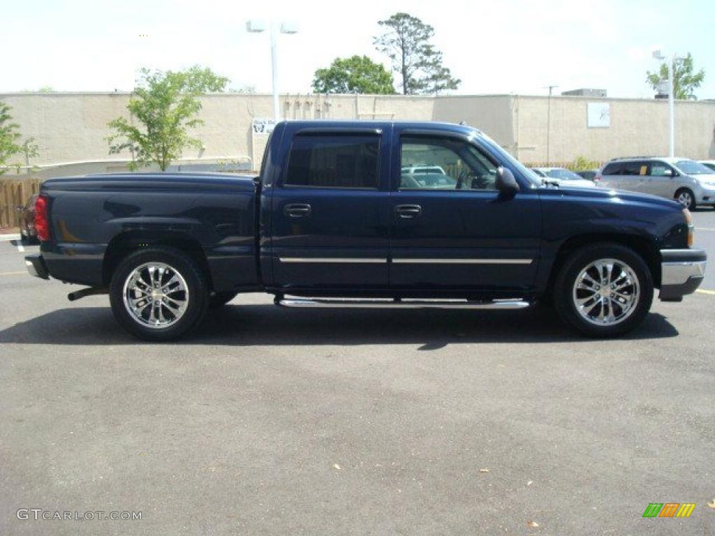 2005 Silverado 1500 LS Crew Cab - Dark Blue Metallic / Medium Gray photo #6