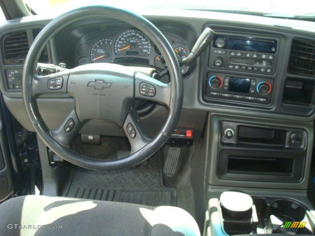 2005 Silverado 1500 LS Crew Cab - Dark Blue Metallic / Medium Gray photo #12