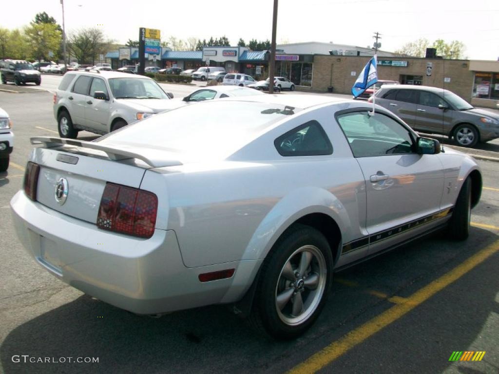 2006 Mustang V6 Premium Coupe - Satin Silver Metallic / Dark Charcoal photo #4
