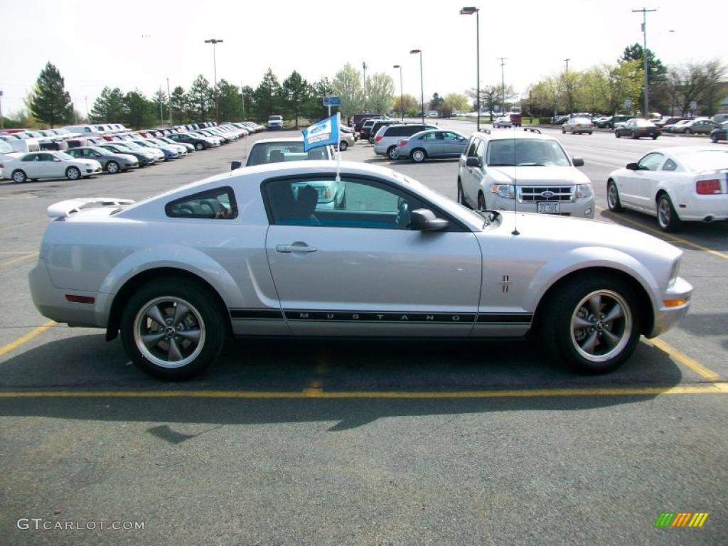 2006 Mustang V6 Premium Coupe - Satin Silver Metallic / Dark Charcoal photo #5
