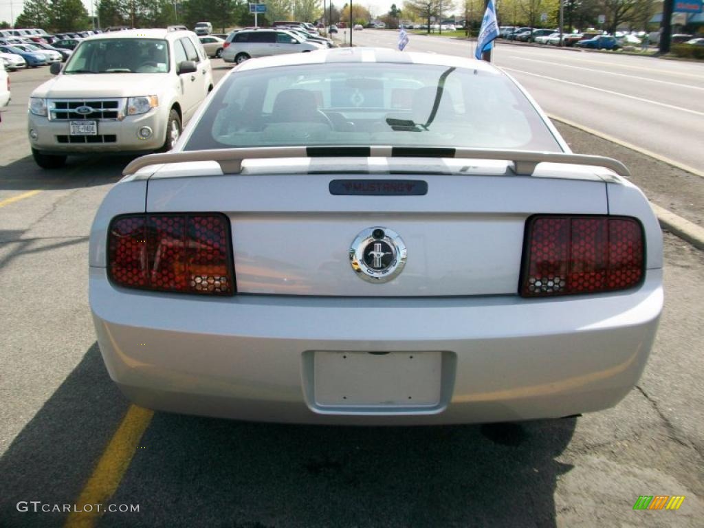 2006 Mustang V6 Premium Coupe - Satin Silver Metallic / Dark Charcoal photo #15