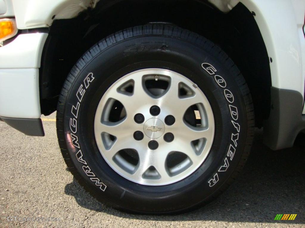 2005 Tahoe Z71 4x4 - Summit White / Tan/Neutral photo #24