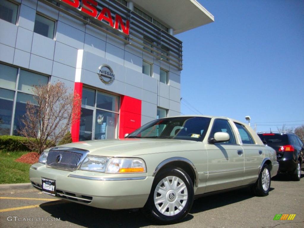 2004 Grand Marquis GS - Gold Ash Metallic / Dark Charcoal photo #4