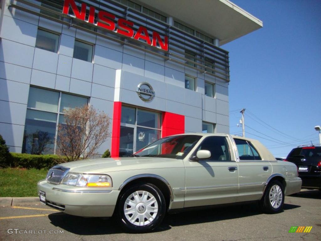 2004 Grand Marquis GS - Gold Ash Metallic / Dark Charcoal photo #5
