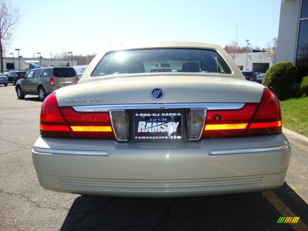 2004 Grand Marquis GS - Gold Ash Metallic / Dark Charcoal photo #9