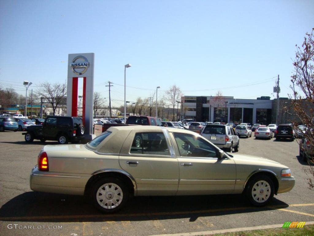 2004 Grand Marquis GS - Gold Ash Metallic / Dark Charcoal photo #12