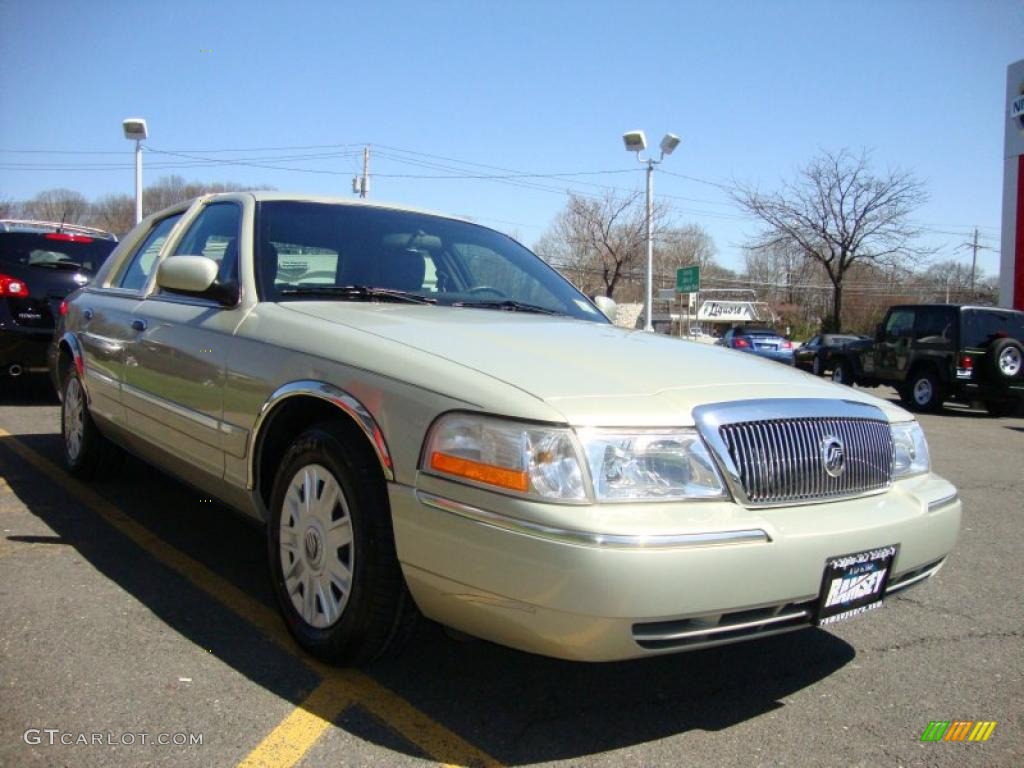 2004 Grand Marquis GS - Gold Ash Metallic / Dark Charcoal photo #14