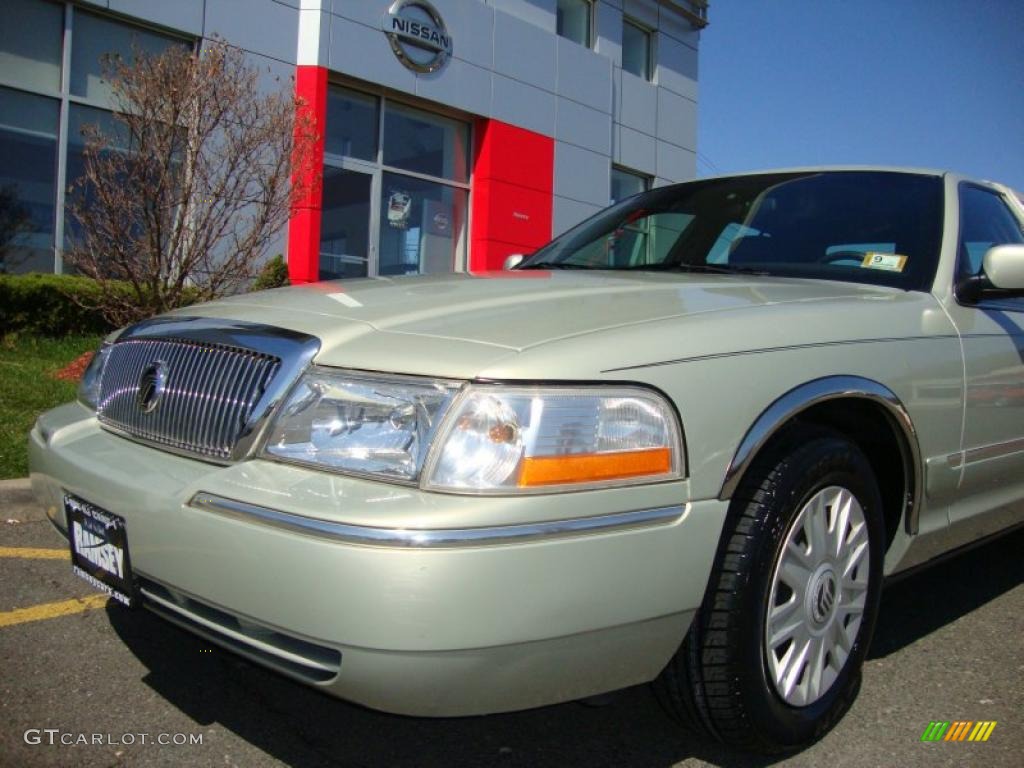 2004 Grand Marquis GS - Gold Ash Metallic / Dark Charcoal photo #16