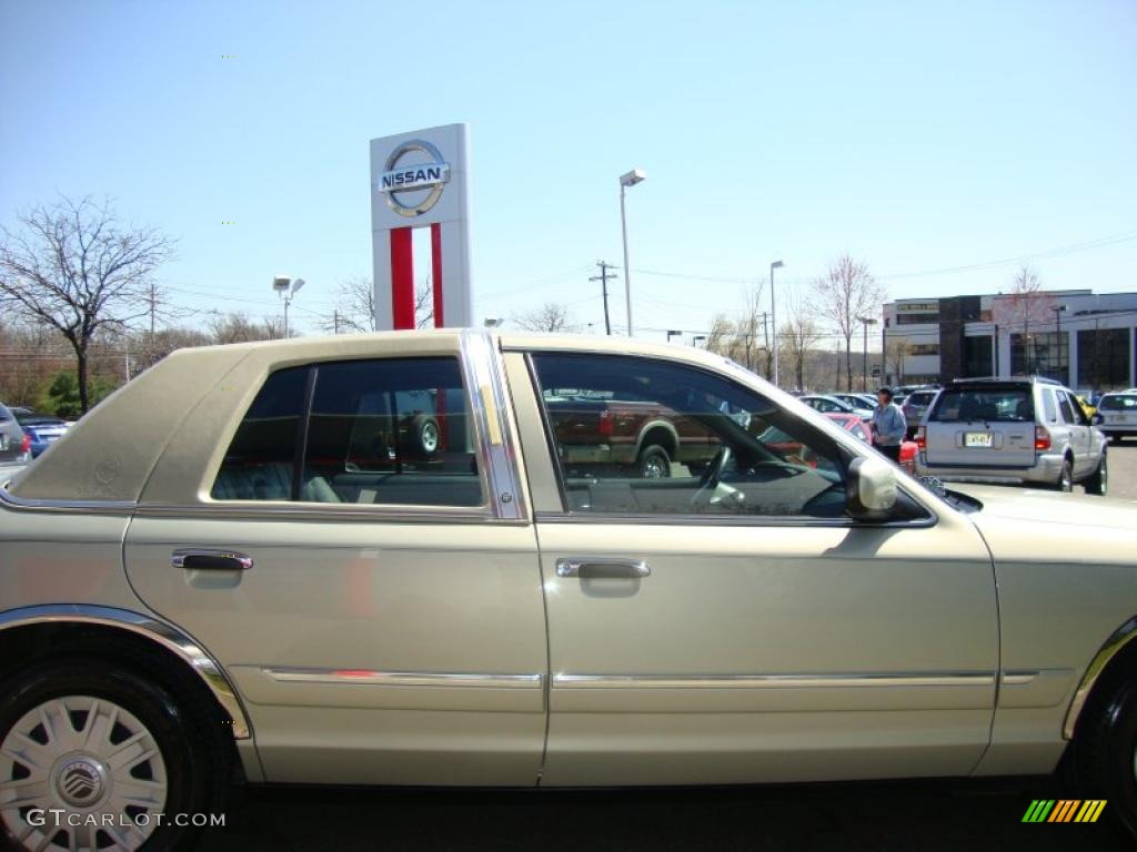 2004 Grand Marquis GS - Gold Ash Metallic / Dark Charcoal photo #21