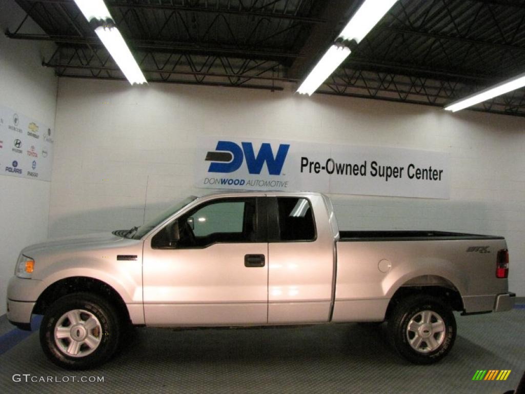 2005 F150 STX SuperCab 4x4 - Silver Metallic / Medium Flint Grey photo #5