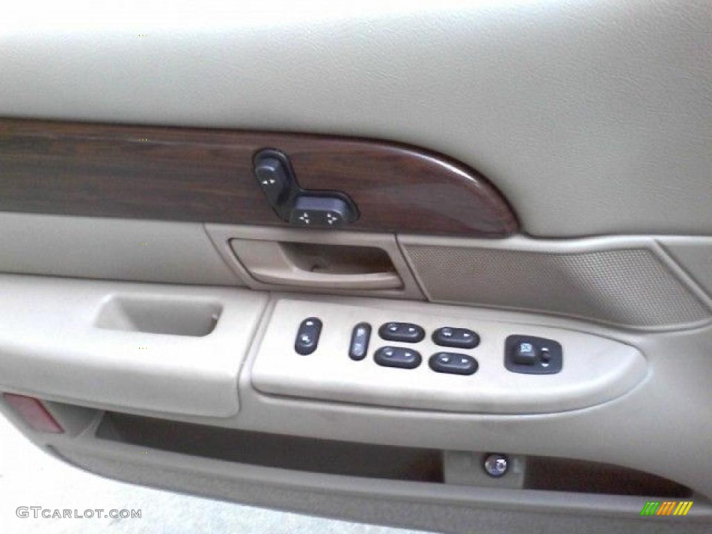 2004 Grand Marquis GS - Gold Ash Metallic / Medium Parchment photo #12