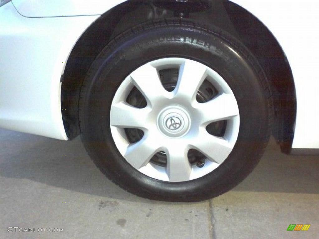 2006 Camry LE - Super White / Stone Gray photo #3