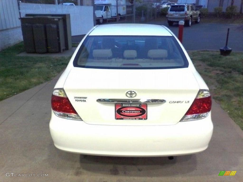 2006 Camry LE - Super White / Stone Gray photo #4