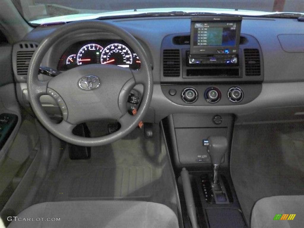 2006 Camry LE - Super White / Stone Gray photo #5