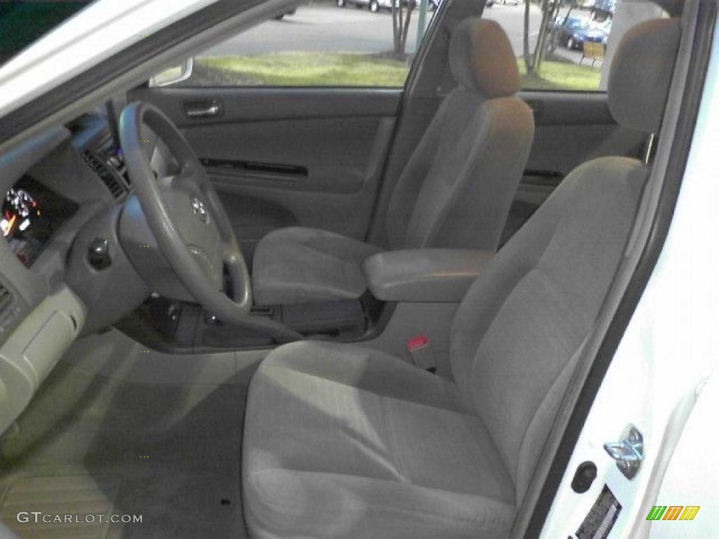 2006 Camry LE - Super White / Stone Gray photo #6