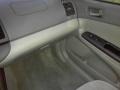 2006 Super White Toyota Camry LE  photo #12