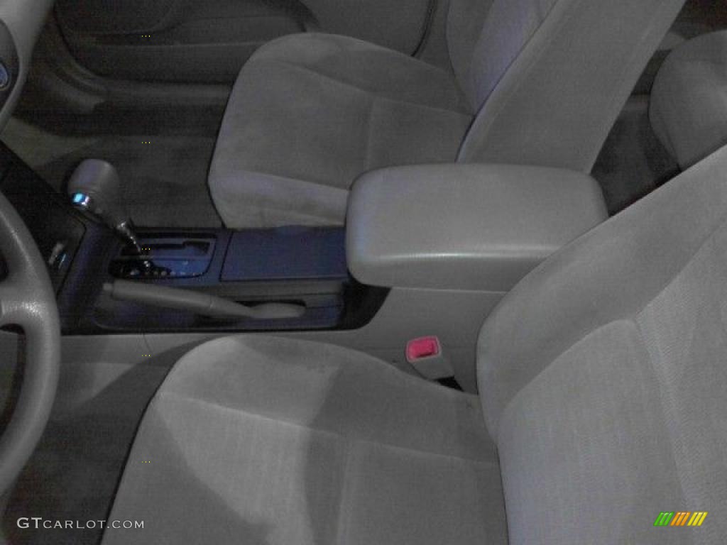 2006 Camry LE - Super White / Stone Gray photo #14