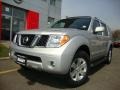 2006 Silver Lightning Metallic Nissan Pathfinder LE 4x4  photo #3