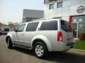 Silver Lightning Metallic - Pathfinder LE 4x4 Photo No. 6