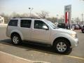 Silver Lightning Metallic - Pathfinder LE 4x4 Photo No. 12