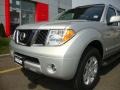 Silver Lightning Metallic - Pathfinder LE 4x4 Photo No. 16