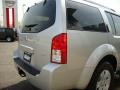 Silver Lightning Metallic - Pathfinder LE 4x4 Photo No. 20