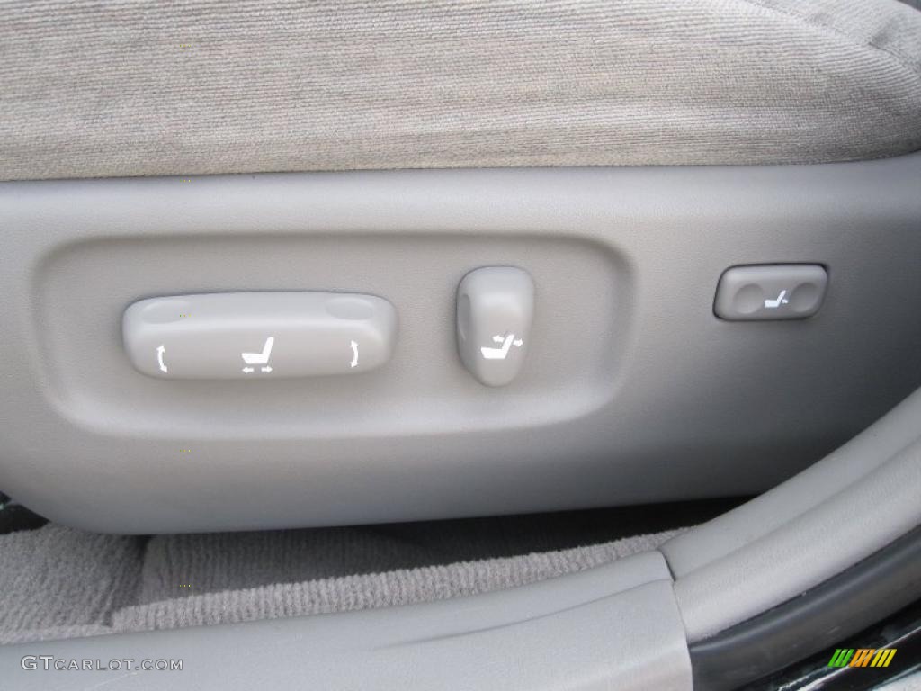 2004 Camry LE - Black / Stone photo #11