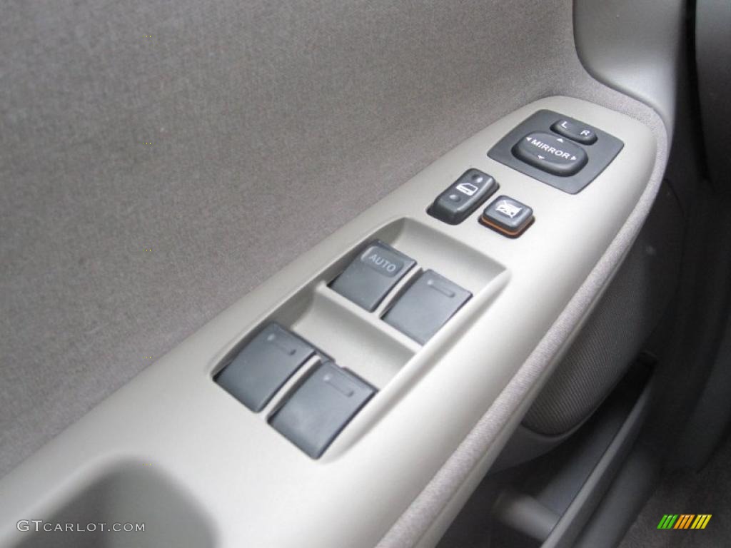 2004 Camry LE - Black / Stone photo #12