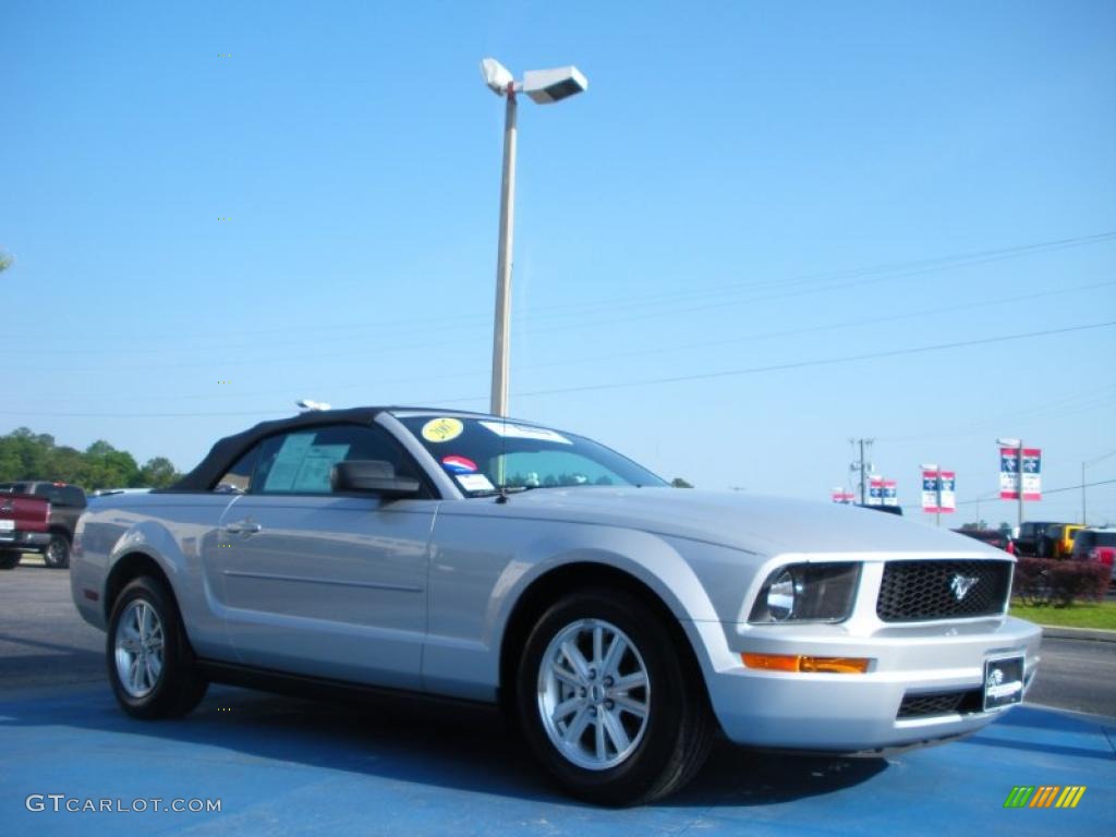 2007 Mustang V6 Premium Convertible - Satin Silver Metallic / Light Graphite photo #7