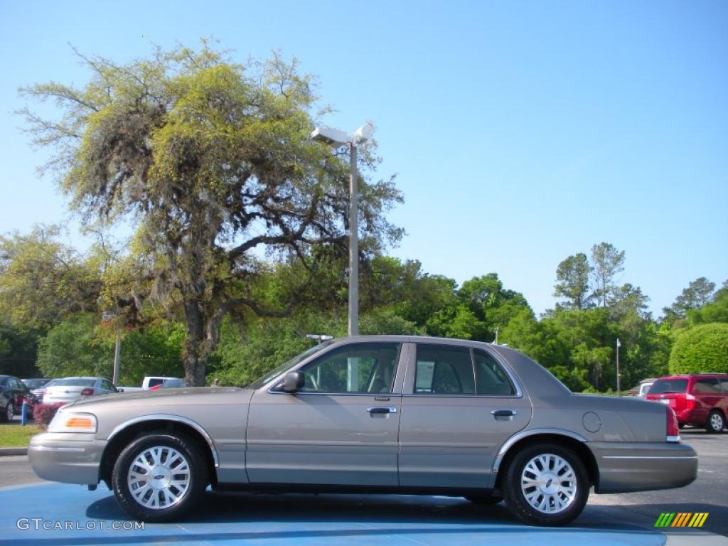 2004 Crown Victoria LX - Arizona Beige Metallic / Medium Parchment photo #2