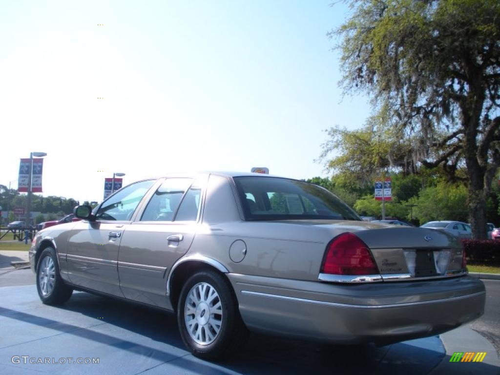 2004 Crown Victoria LX - Arizona Beige Metallic / Medium Parchment photo #3