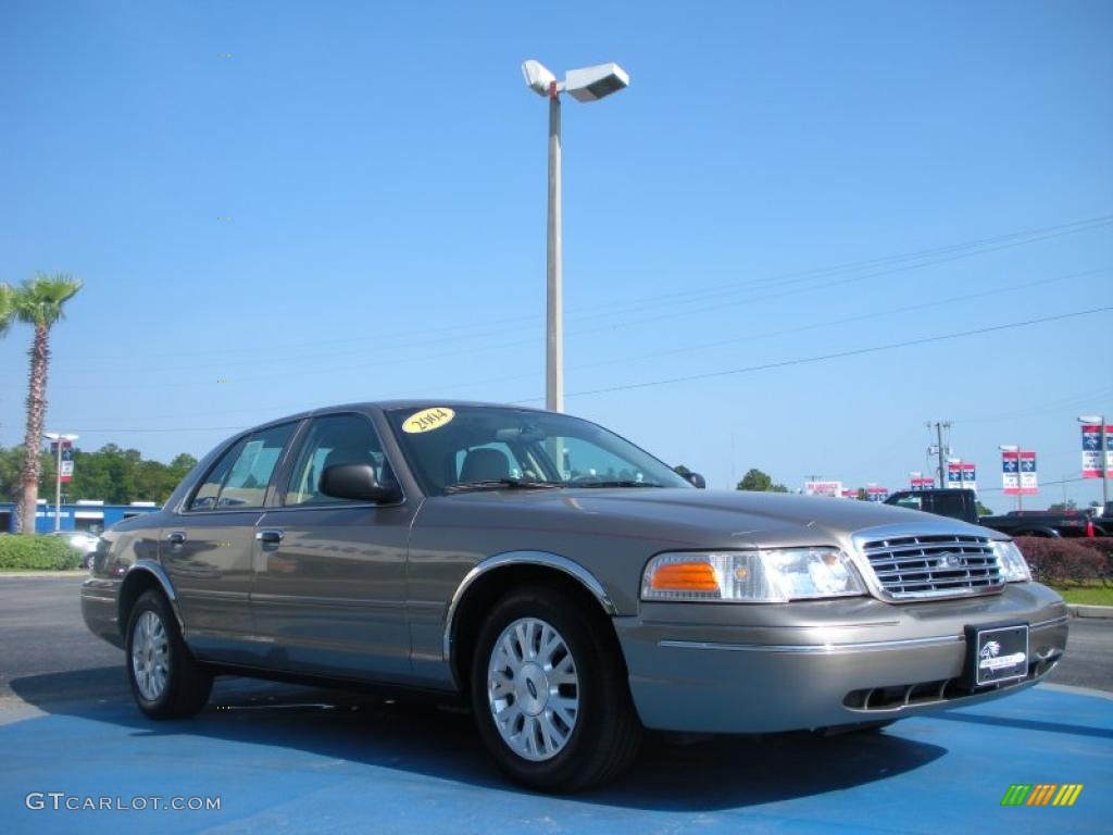 2004 Crown Victoria LX - Arizona Beige Metallic / Medium Parchment photo #7