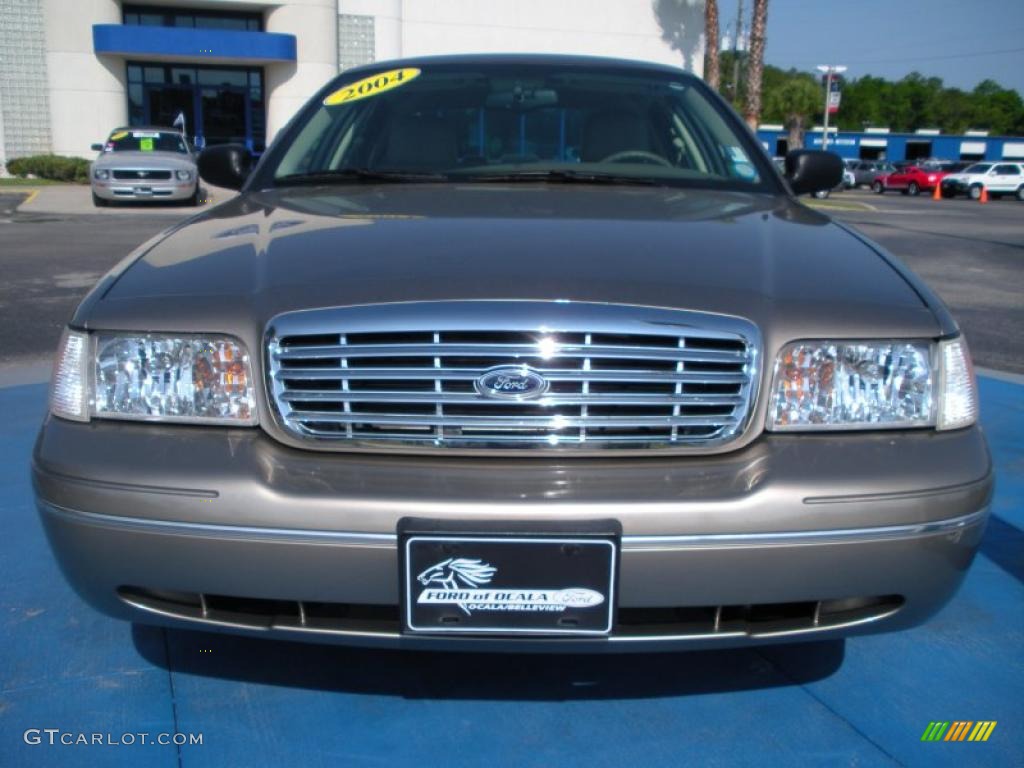 2004 Crown Victoria LX - Arizona Beige Metallic / Medium Parchment photo #8