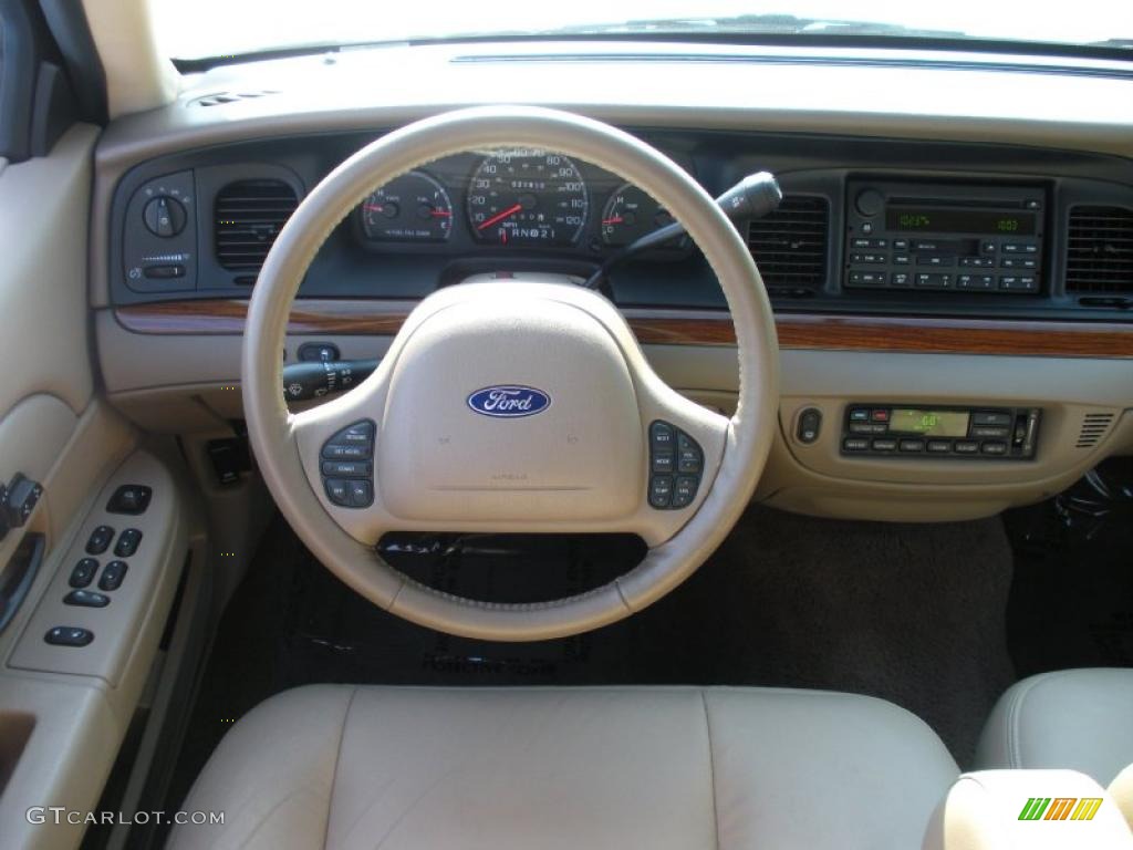 2004 Crown Victoria LX - Arizona Beige Metallic / Medium Parchment photo #18
