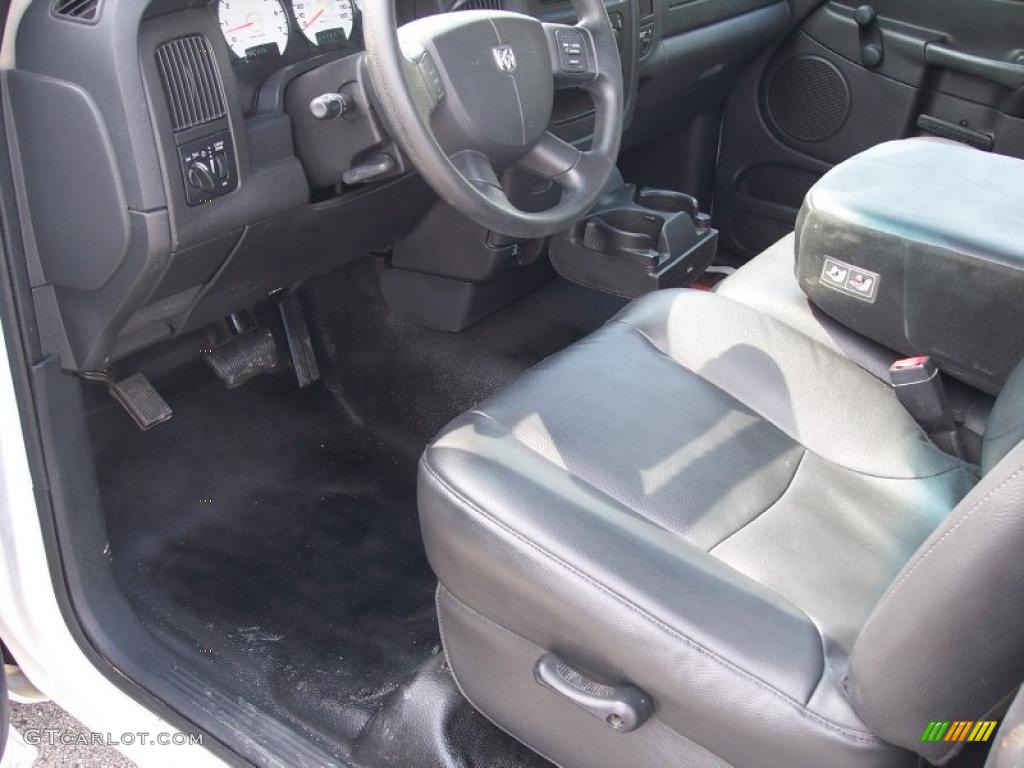 2004 Ram 1500 ST Regular Cab - Bright White / Dark Slate Gray photo #7