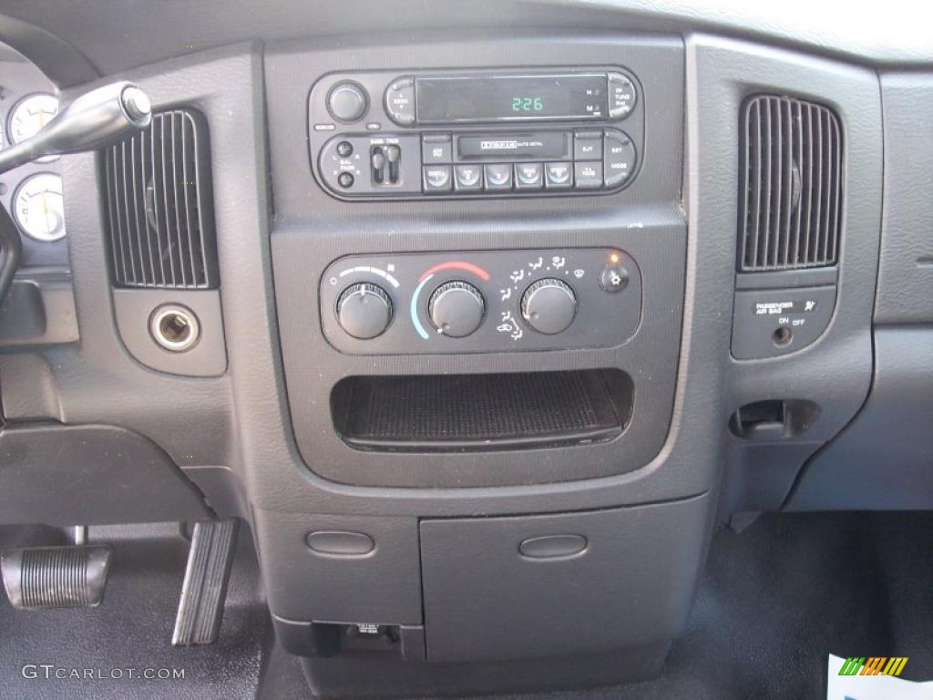 2004 Ram 1500 ST Regular Cab - Bright White / Dark Slate Gray photo #22