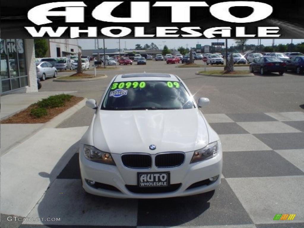 2009 3 Series 328i Sedan - Alpine White / Black photo #2