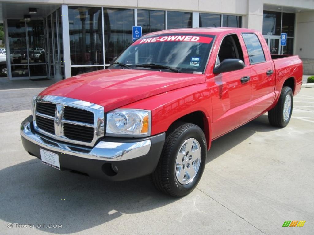 2005 Dakota SLT Quad Cab - Flame Red / Medium Slate Gray photo #1